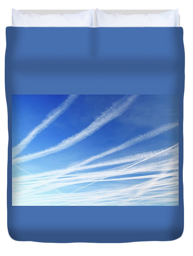 Airplane Duvet Cover featuring the photograph Contail Sky by Michieldb