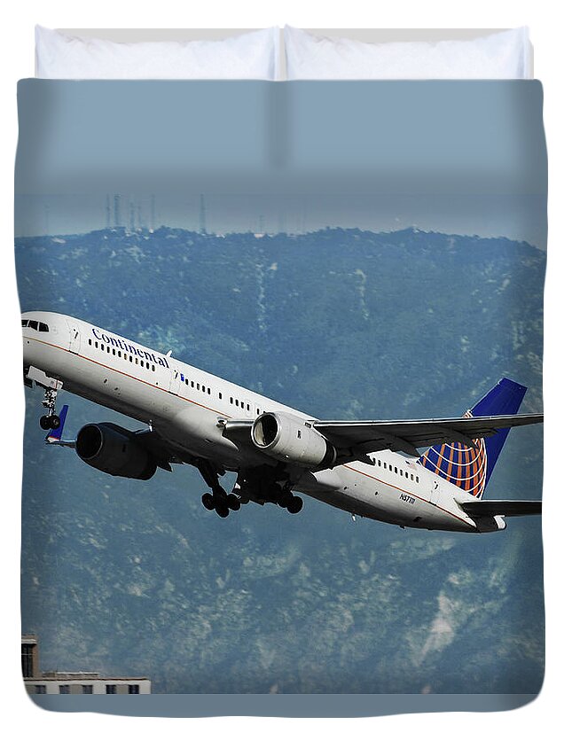 Continental Airlines Duvet Cover featuring the photograph Continental Airlines and American Flag by Erik Simonsen