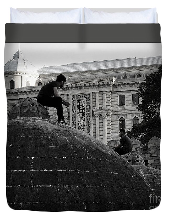 Men Duvet Cover featuring the photograph Conversation on the roof by Yavor Mihaylov
