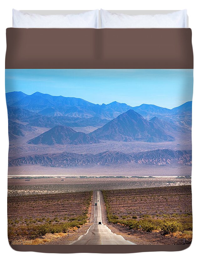 Scenics Duvet Cover featuring the photograph Death Valley National Park by Walter Bibikow