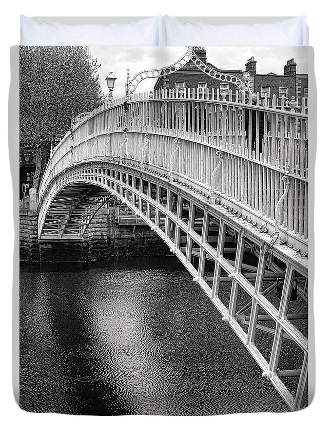 Dublin Duvet Cover featuring the photograph Dublin Ha'penny Bridge by Olivier Le Queinec