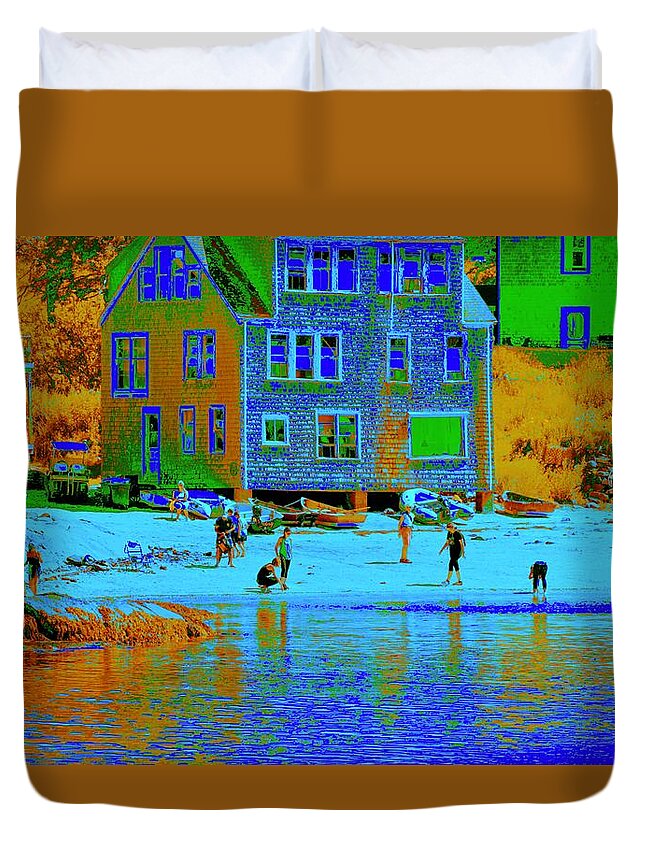 Houses Duvet Cover featuring the photograph Everybody is Shelling Too by Debra Grace Addison