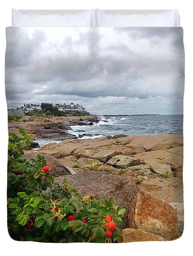 Coast Duvet Cover featuring the photograph Facing the Elements by Vicky Edgerly