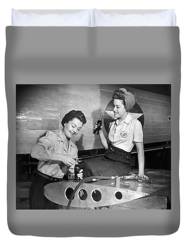 People Duvet Cover featuring the photograph Female Aircraft Workers Having A Snack by George Marks