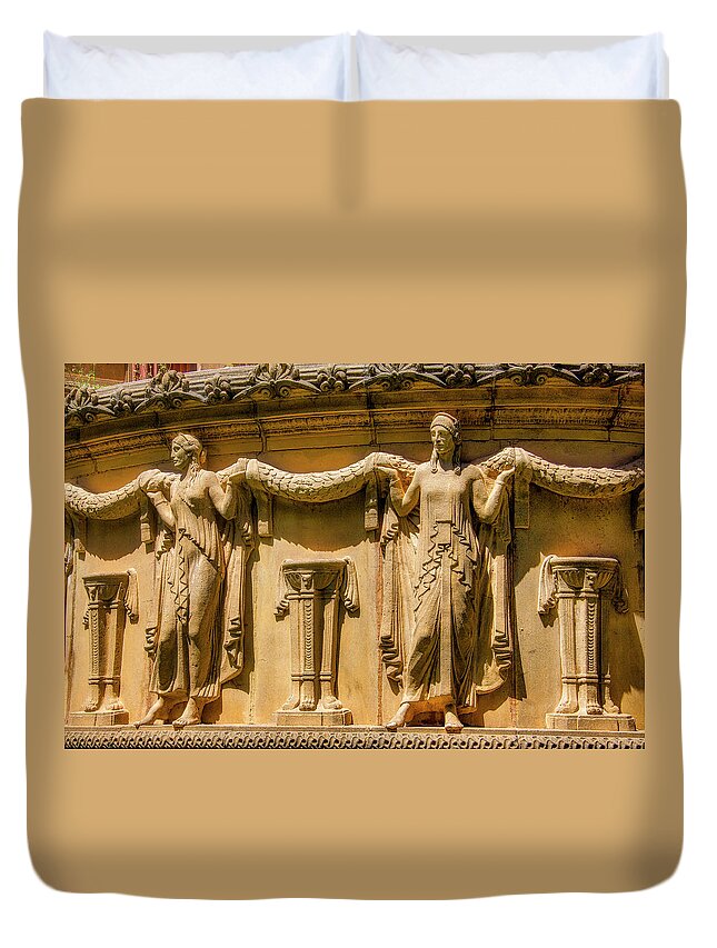 Palace Of Fine Arts Duvet Cover featuring the photograph Female Figures Place Of Fine Art by Garry Gay