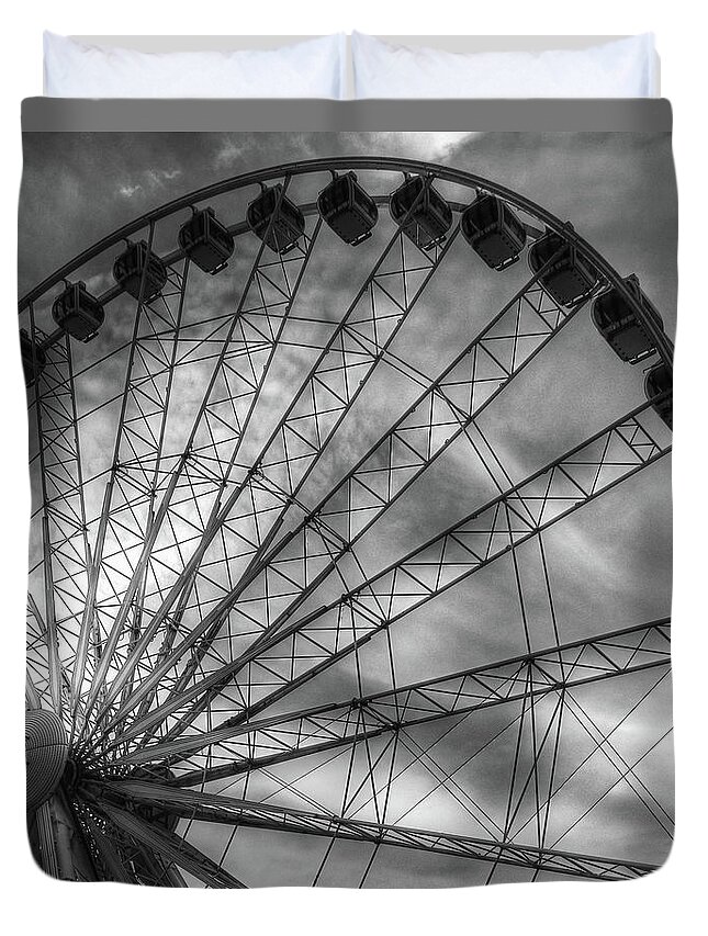 Ferris Wheel Duvet Cover featuring the photograph Ferris Wheel Abstract by Jeff Townsend