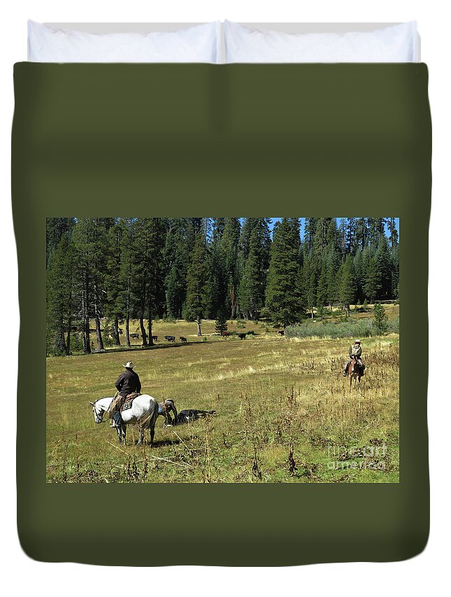 Horses Duvet Cover featuring the photograph Field Doctoring by Diane Bohna