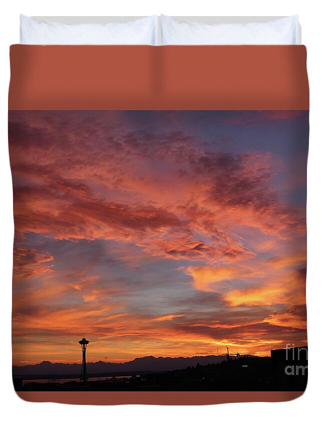 Space Needle Duvet Cover featuring the photograph Firey Red Seattle Sky by Suzanne Lorenz