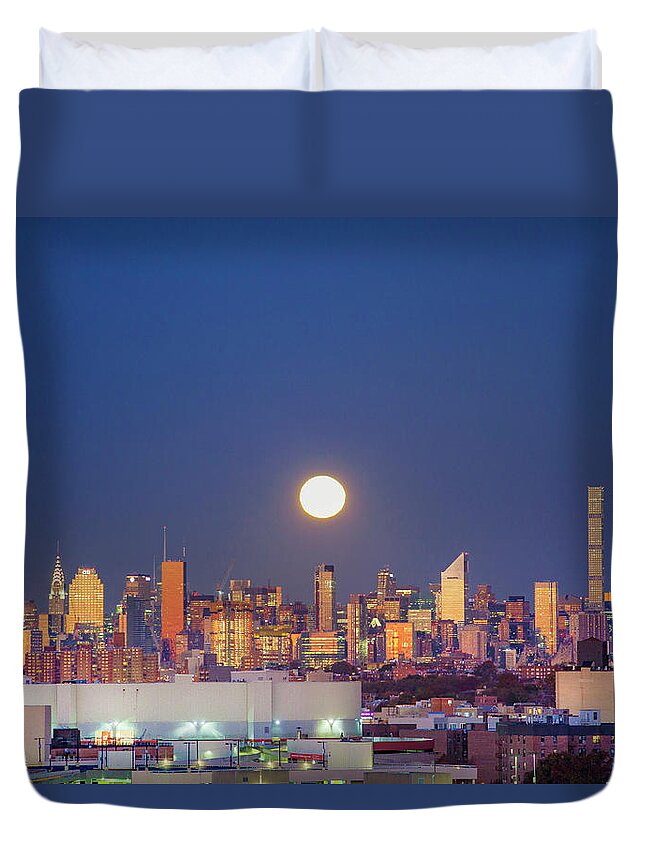Estock Duvet Cover featuring the digital art Full Moon Over Midtown Manhattan, Ny by Claudia Uripos