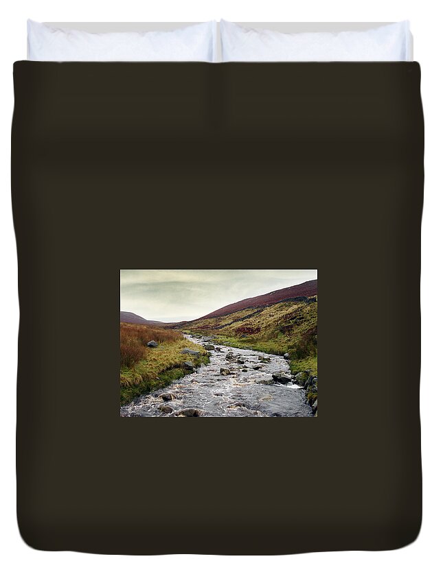 Scenics Duvet Cover featuring the photograph Great Outdoors 10 by Matt84