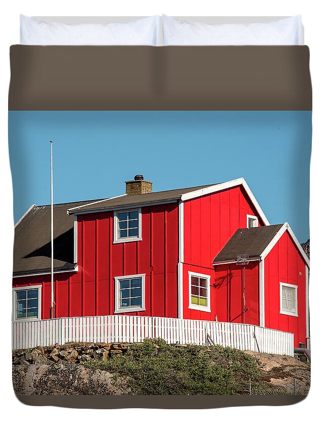 Arctic Duvet Cover featuring the photograph Greenland House by Minnie Gallman