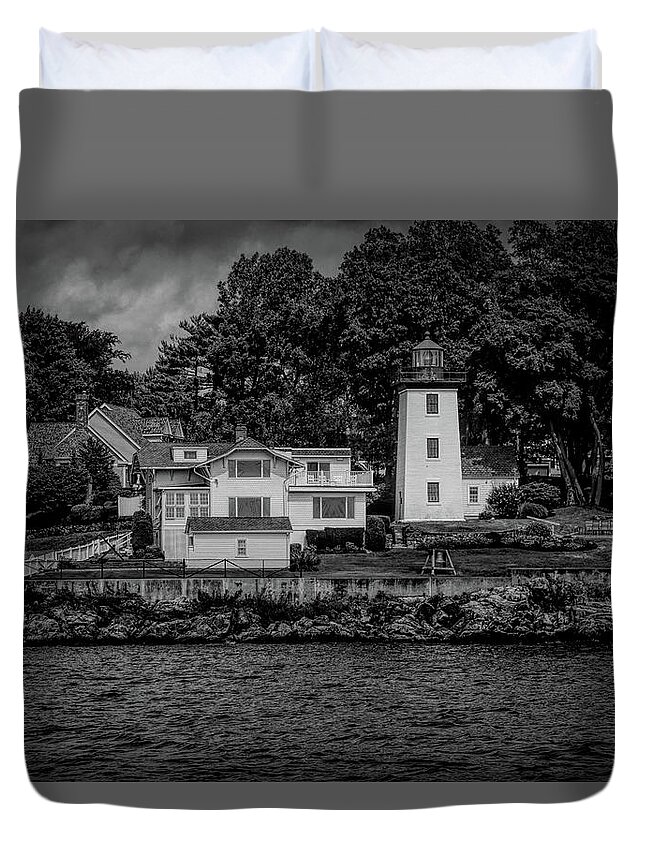 Hospital Point Lighthouse Duvet Cover featuring the photograph Hospital Range Light Front - 2 by Jeff Folger