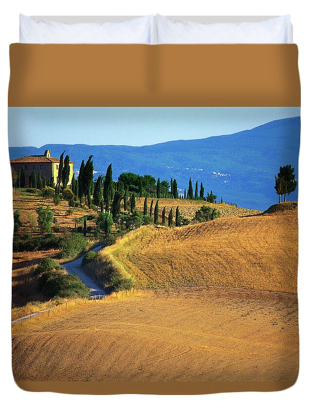 Travel14 Duvet Cover featuring the photograph House In A Field In The Siena by Robertharding