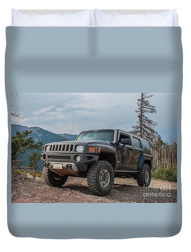 Hummer Duvet Cover featuring the photograph Hummer H3 by Tony Baca
