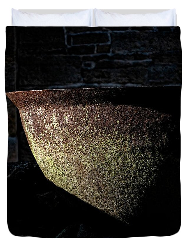Barberville Roadside Yard Art And Produce Duvet Cover featuring the photograph Iron Kettle by Tom Singleton