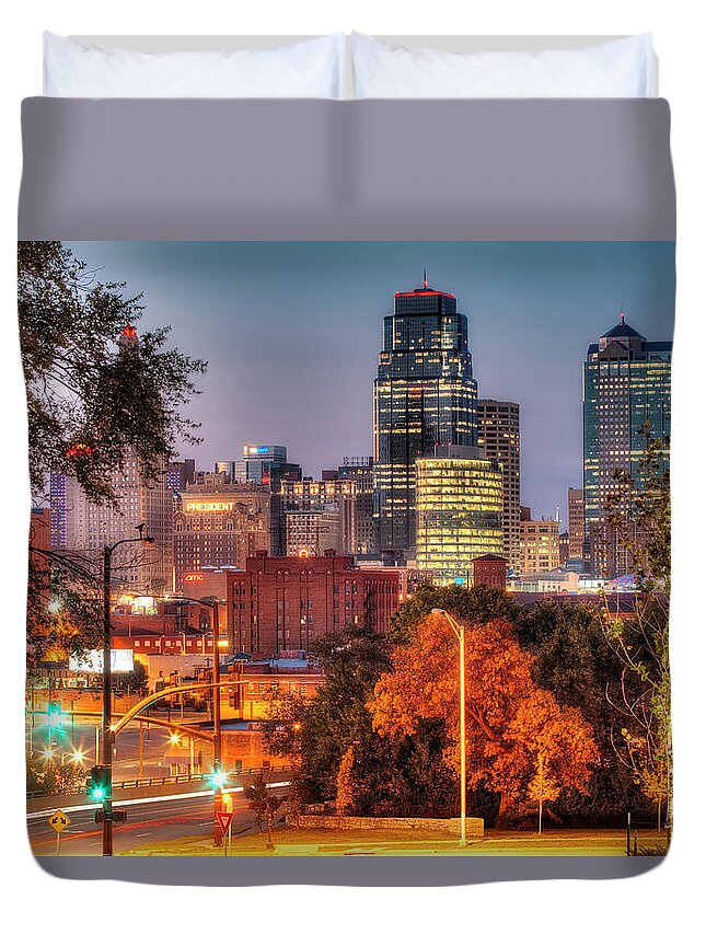 Clear Sky Duvet Cover featuring the photograph Kansas City Skyline At Sunset by Eric Bowers Photo