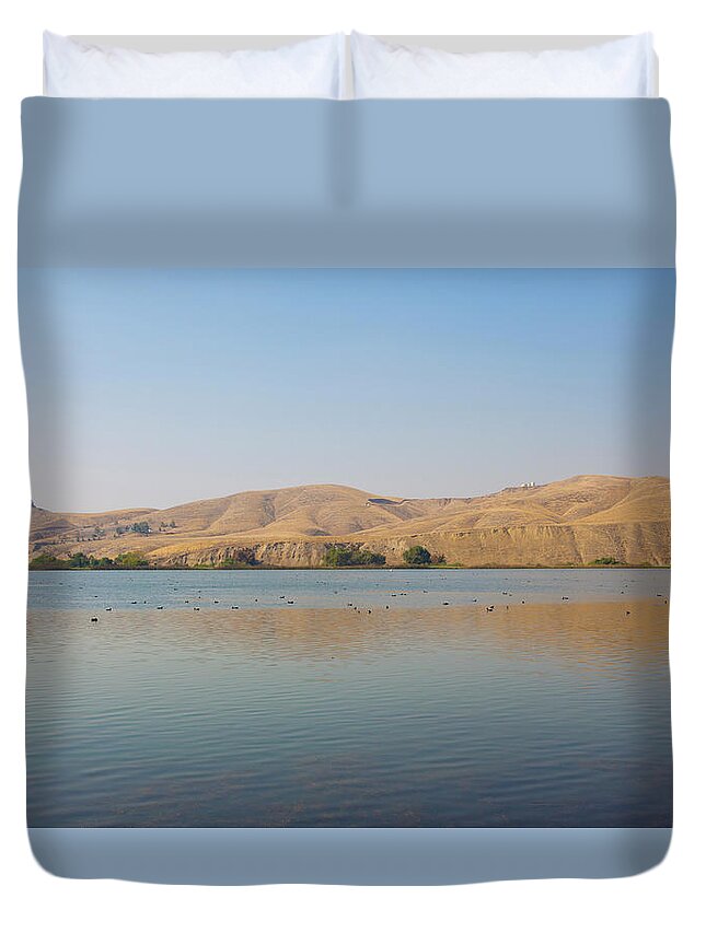 California Duvet Cover featuring the photograph Lake Ming In Bakersfield by Lpettet