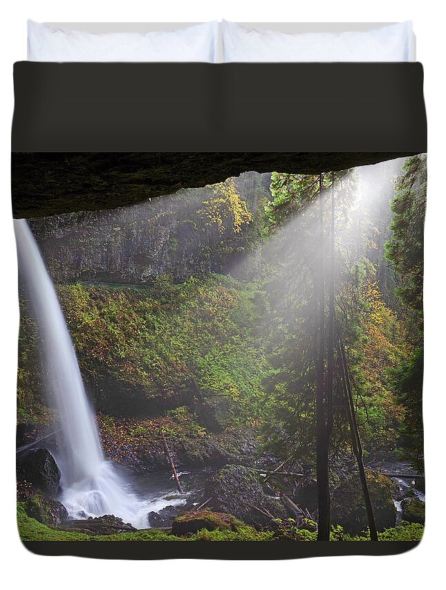Silver Falls State Park Duvet Cover featuring the photograph Light on the falls by Ulrich Burkhalter