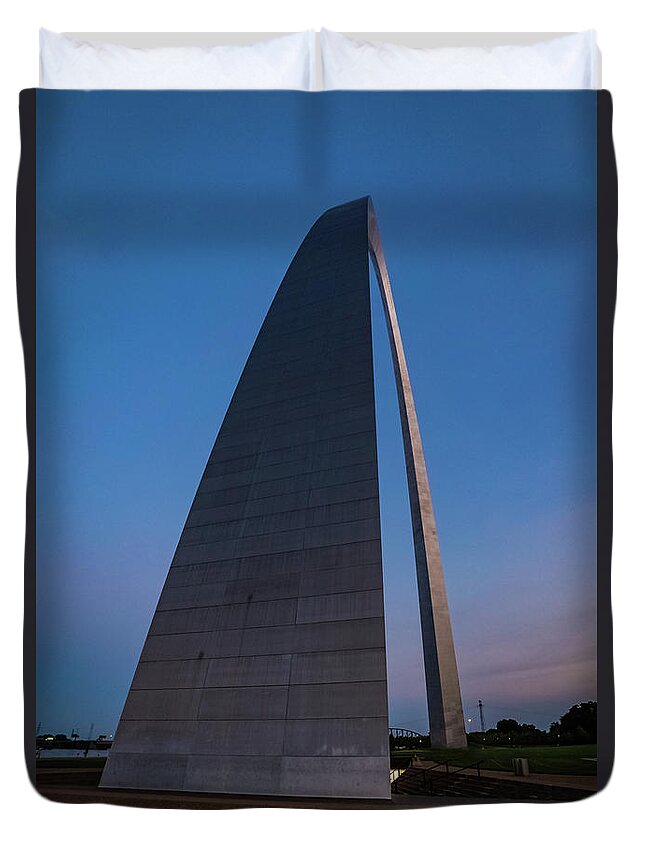 Gateway Arch National Park Duvet Cover featuring the photograph Looking South by Joe Kopp