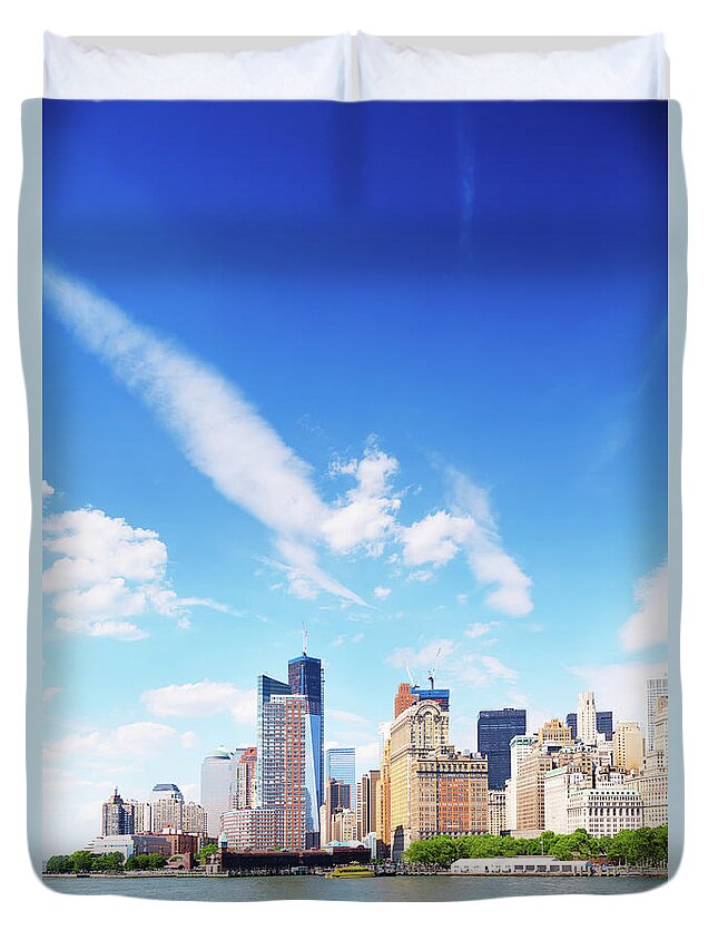 Lower Manhattan Duvet Cover featuring the photograph Manhattan Skyline, New York by Tomml