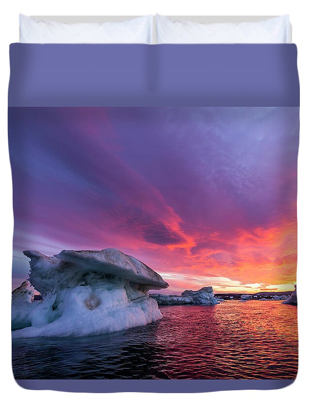 Scenics Duvet Cover featuring the photograph Melting Sea Ice At Sunset, Hudson Bay by Paul Souders