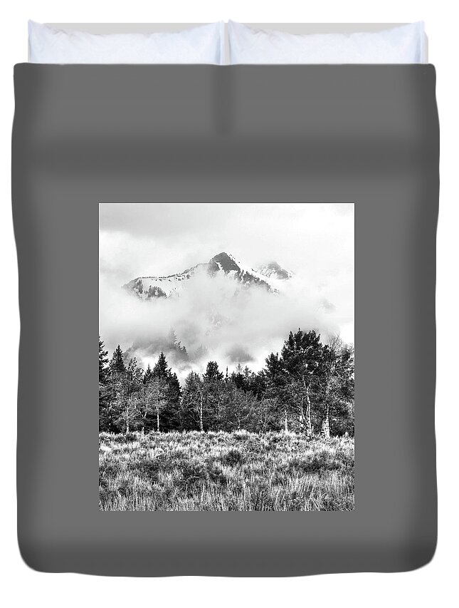 Sawtooth Mountains Duvet Cover featuring the photograph Montana Mist by Randall Dill