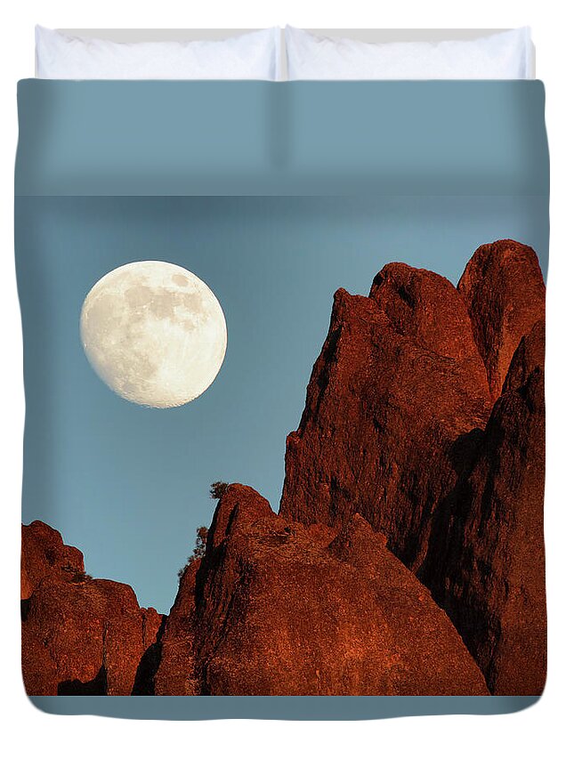 Tranquility Duvet Cover featuring the photograph Moonrise Over Pinnacles High Peaks by Don Smith