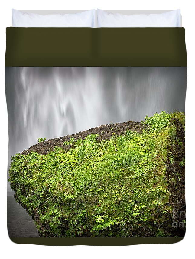 Mossy Boulder Duvet Cover featuring the photograph Mossy Boulder At Multnomah Falls by Doug Sturgess