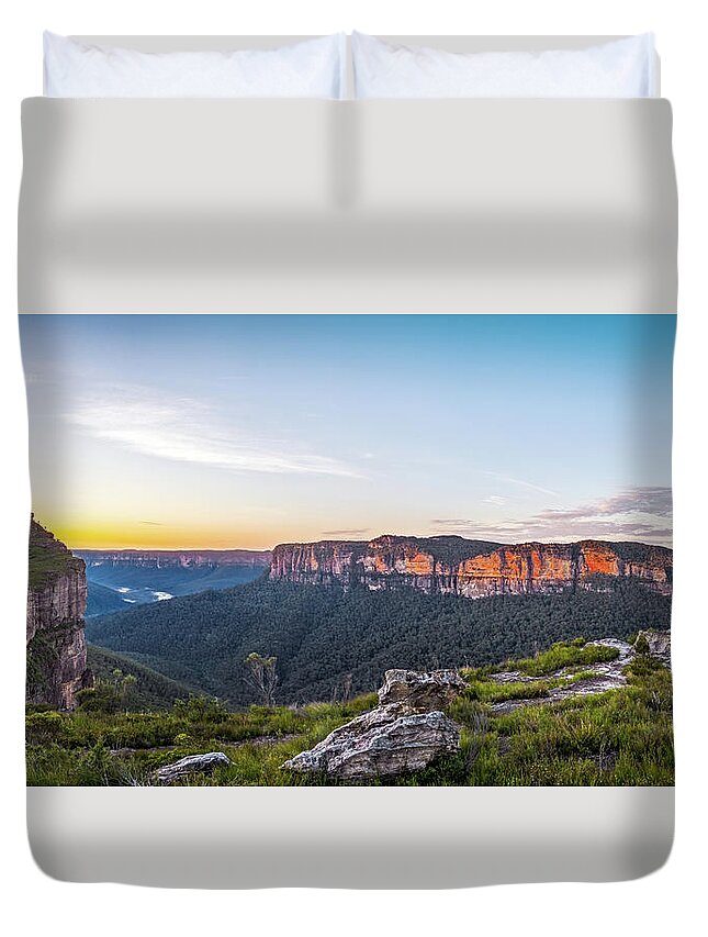 Blue Mountains Duvet Cover featuring the photograph Pierces Dawn by Mark Lucey