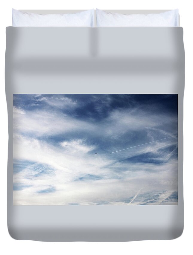 Tranquility Duvet Cover featuring the photograph Plane In Flight by Richard Newstead