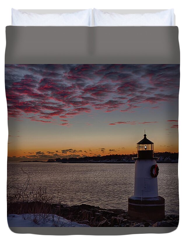 Winter Island Lighthouse Duvet Cover featuring the photograph Red Dawning Sailors take Warning by Jeff Folger