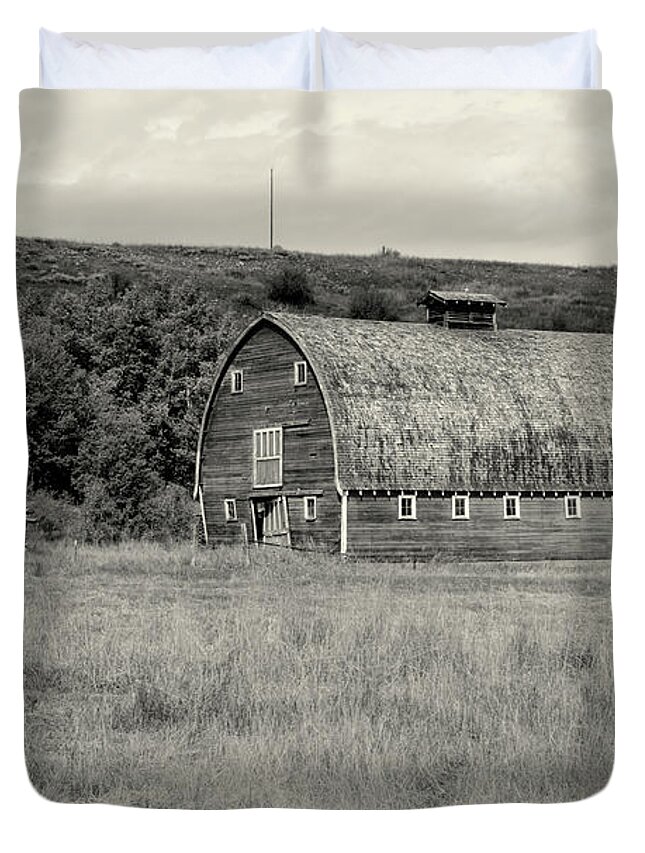 Barn Duvet Cover featuring the photograph Red Lodge MT Barn Black and white by Cathy Anderson