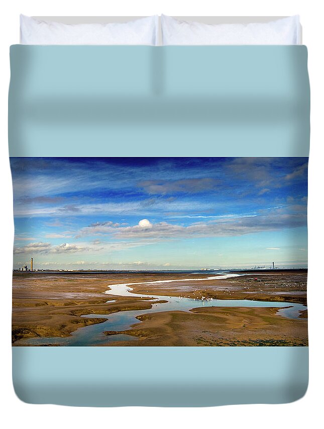 Panoramic Duvet Cover featuring the photograph Riverside Park Creek Watch by Andy Mcgowan