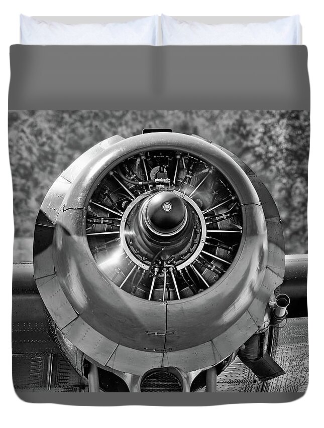 Pratt & Whitney R-1830 Twin Wasp Duvet Cover featuring the photograph Running Twin Wasp by Chris Buff