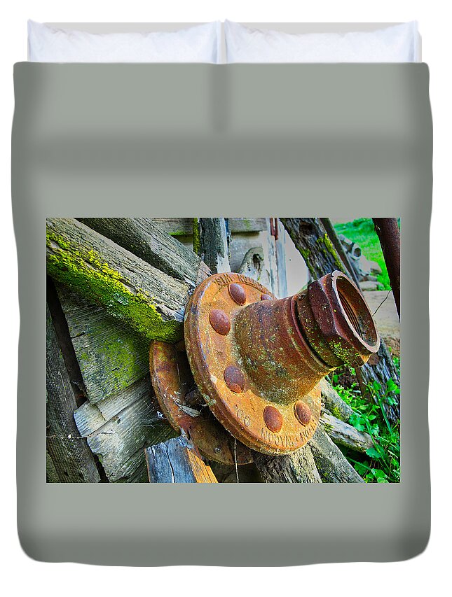 Wagon Duvet Cover featuring the photograph Rusted Hub by Tom Gresham