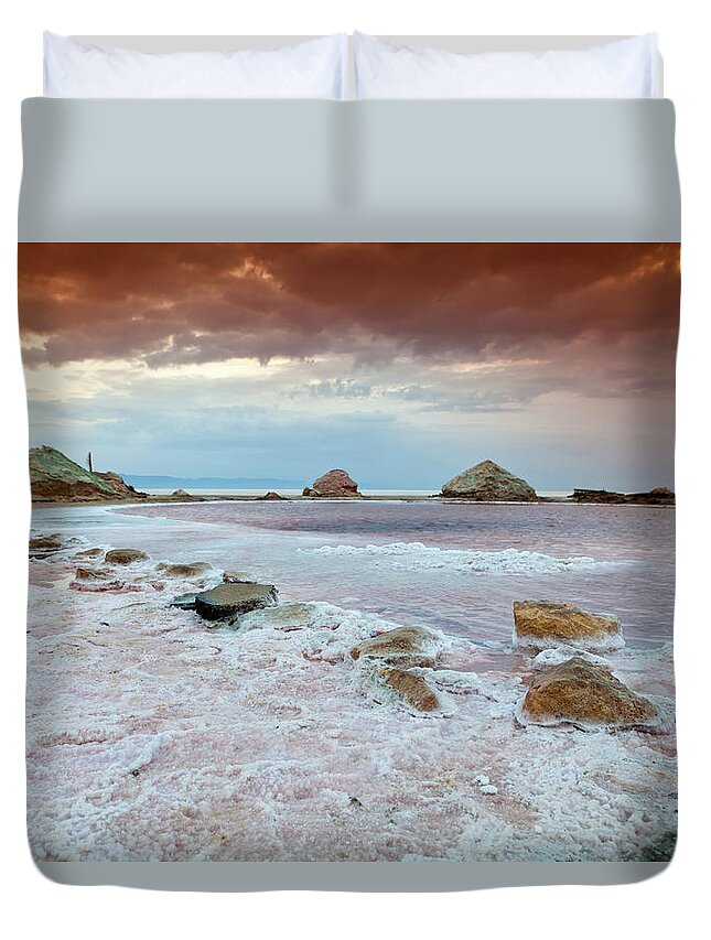 Water's Edge Duvet Cover featuring the photograph Salt Lake by Avatar 023