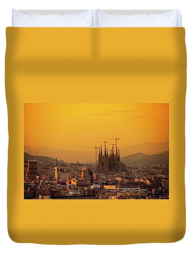 Sagrada Familia Duvet Cover featuring the photograph Silhouettes In Barcelona by Paul Biris