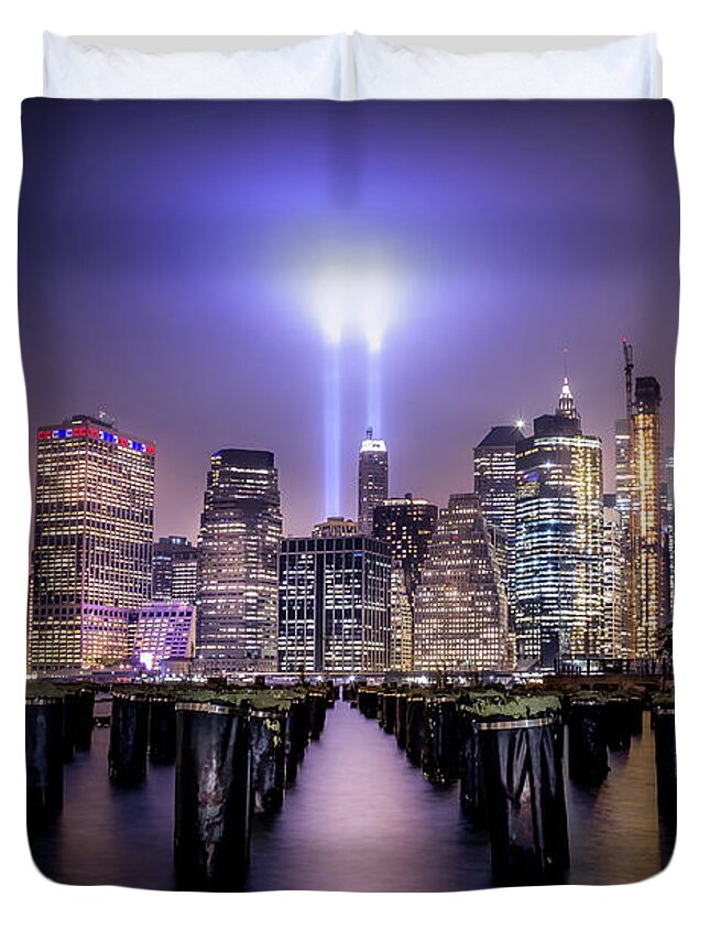 Skyline Duvet Cover featuring the photograph Spirit of New York II by Nicklas Gustafsson