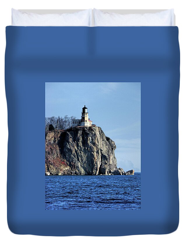 Split Rock Lighthouse Duvet Cover featuring the photograph Split Rock Lighthouse by Phyllis Taylor