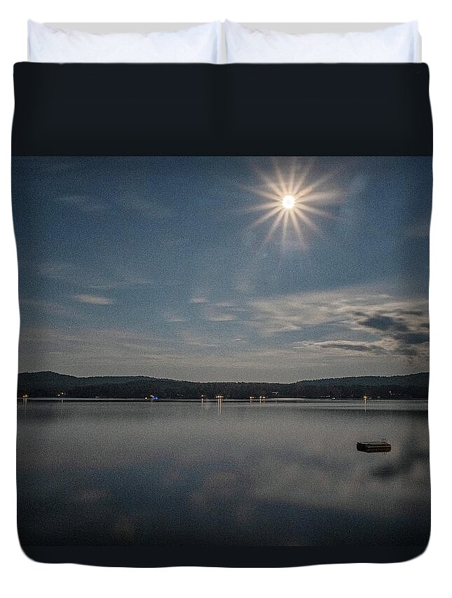 Spofford Lake New Hampshire Duvet Cover featuring the photograph Spofford Moon Burst by Tom Singleton