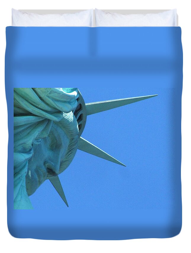 Built Structure Duvet Cover featuring the photograph Statue Of Liberty by Piera Seghetti