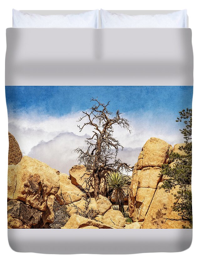 Joshua Tree National Park Duvet Cover featuring the photograph Still Beautiful by Sandra Selle Rodriguez