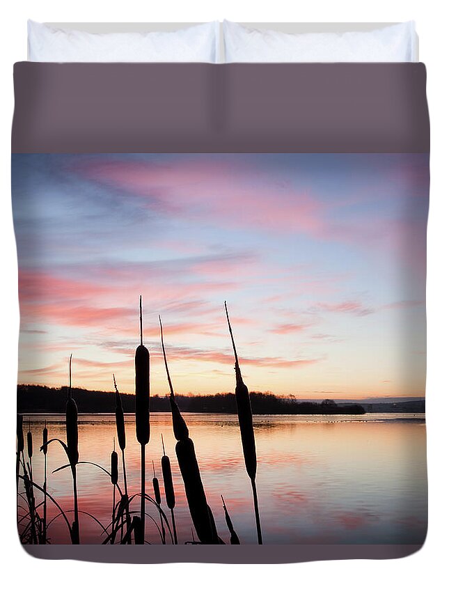 Scenics Duvet Cover featuring the photograph Strathclyde Park At Dawn by Billy Currie Photography