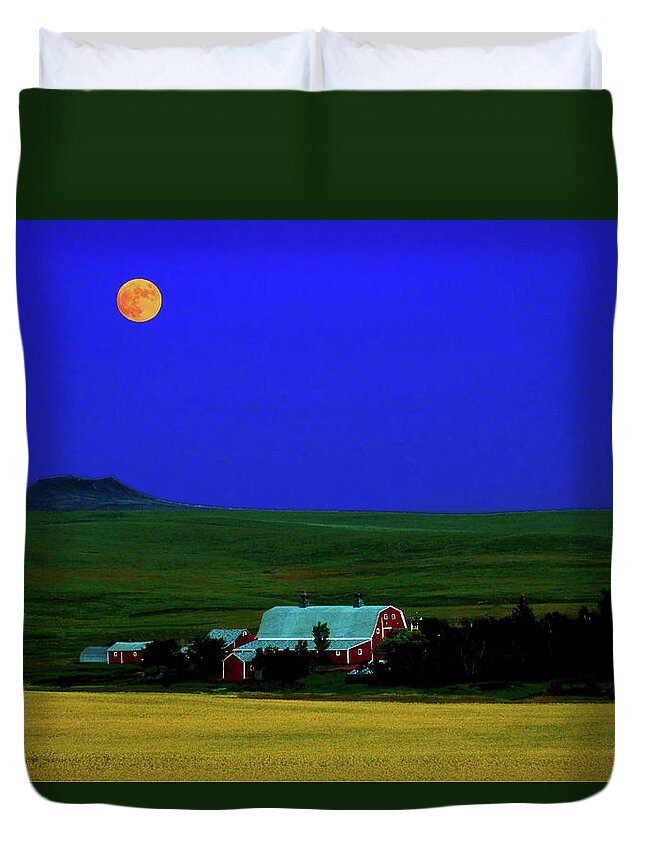 Full Moon Duvet Cover featuring the photograph Strawberry Moon by Joseph Noonan