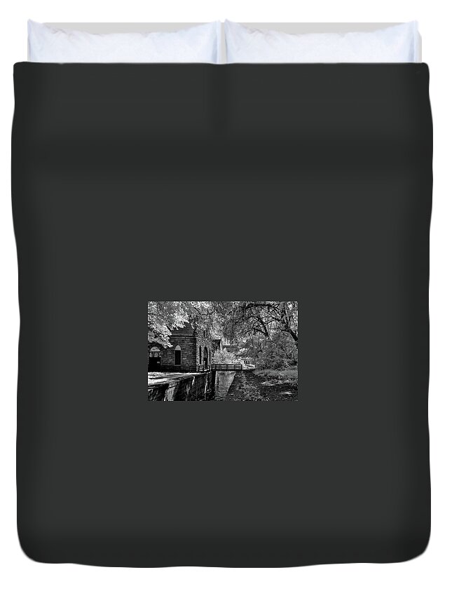  Duvet Cover featuring the photograph Summer in the South by John Roach