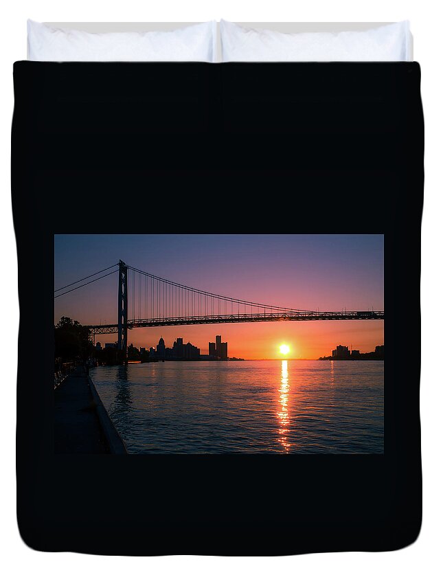 Detroit Duvet Cover featuring the photograph Sunrise at Riverside Park by Jay Smith