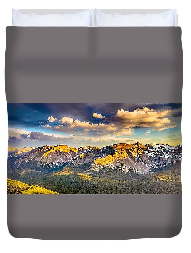 Long's Peak Duvet Cover featuring the photograph Sunset at Rock Cut by Fred J Lord