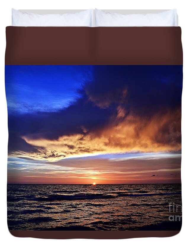 Sunset Duvet Cover featuring the photograph Sunset Florida by Thomas Schroeder