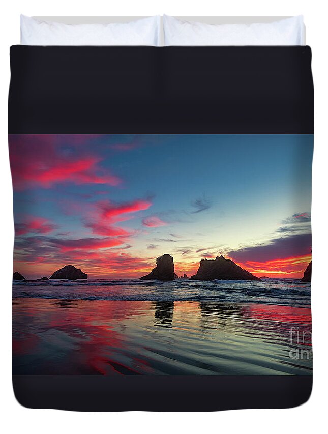 Bandon Beach Duvet Cover featuring the photograph Sunset On Bandon Beach by Doug Sturgess