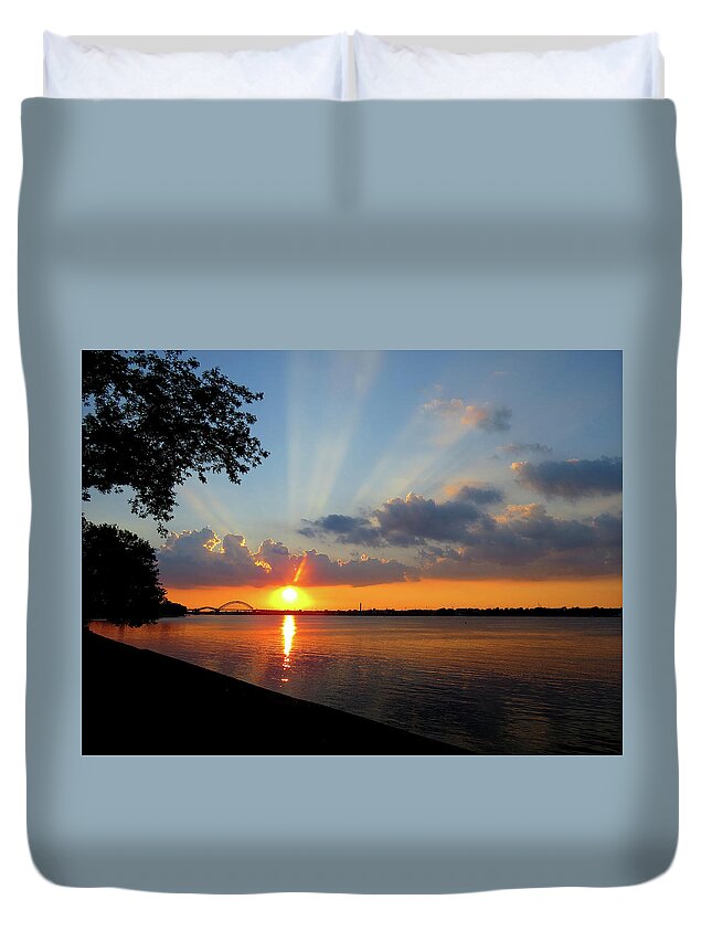 Sunset Duvet Cover featuring the photograph Sunset on the Delaware by Linda Stern